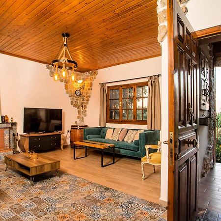 Old Nest House Villa Salakos ภายนอก รูปภาพ