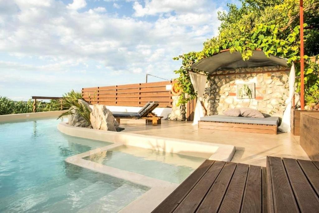 Old Nest House Villa Salakos ภายนอก รูปภาพ